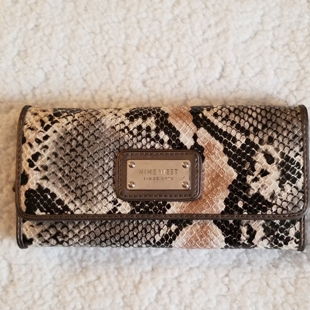 Ninewest wristlet wallet